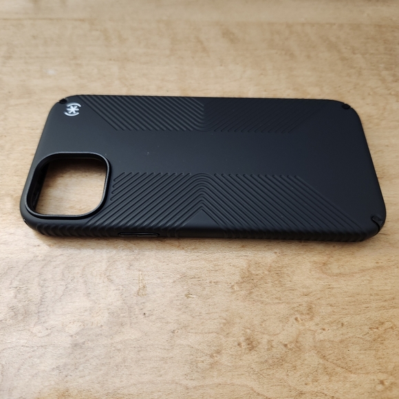 Speck Presidio2 Grip Magsafe Case For Apple iPhone 14 Plus/15 Plus Black - Picture 6 of 7